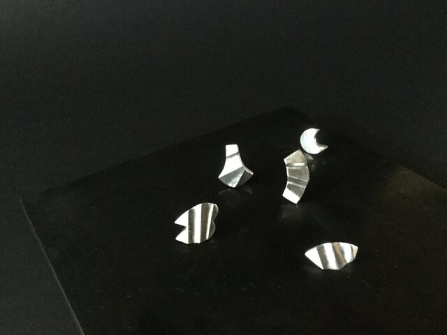 AKI KASARA銀彩ブローチ展『小さな夢のカタチ』