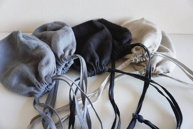 BROOCHのテーブル