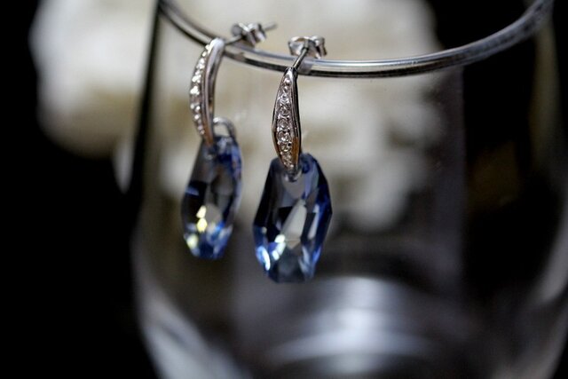 SWAROVSKI　スワロフスキー　クリスタル　ピアス　ライトブルー　青 Lunar ドロップピアス, ブルー, ロジウム・プレーティング