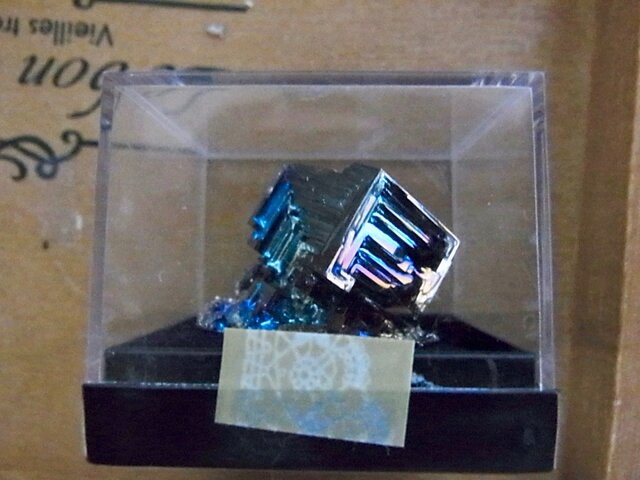 神秘的な美しさを持つビスマス結晶 291gケース付き 神秘的な美しさを持つビスマス結晶 291gケース付き ビスマス結晶