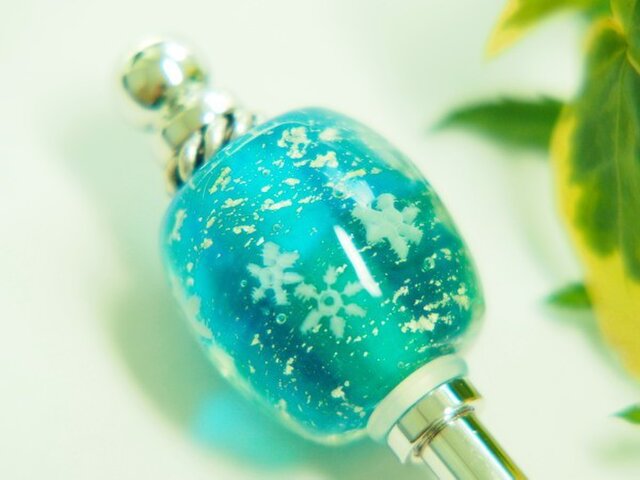 雪の結晶とんぼ玉のかんざし 水色×青緑の画像1枚目