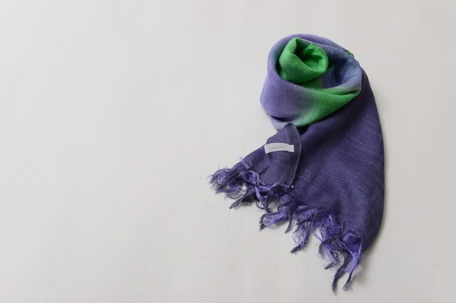 国産シルク100%手描き染めストール purple&green&grayの画像1枚目