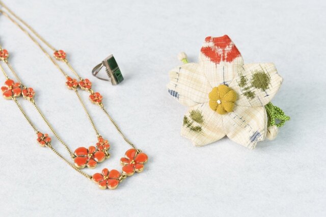 小さな巾着袋/みこ花「絣」(花軸色:黄色)mi-5b/リメイク着物の画像1枚目