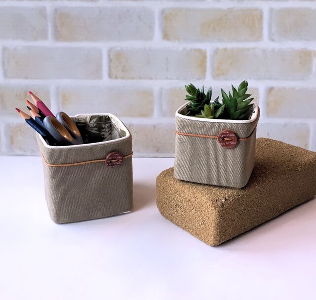 リバーシブル鉢カバー2個セット。容器&植物付き(カーキ色ハーブ)の画像1枚目