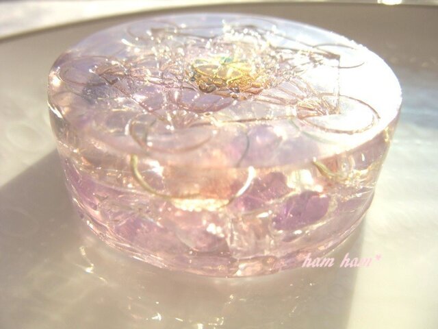 シルバーローズの大きめキューブ・オルゴナイト