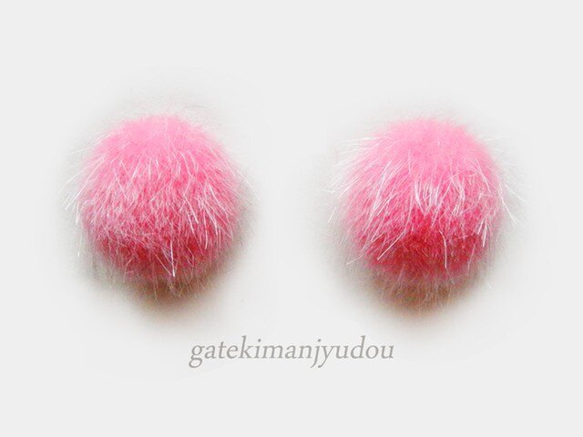 ポンポンチタンピアス/ピンクの画像1枚目