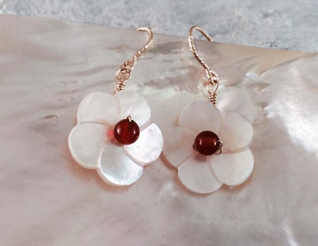 赤いメノウの蝶々　アメリカンピアス　14kgf 赤いメノウの蝶々 アメリカンピアス 14kgf 赤いメノウの蝶々