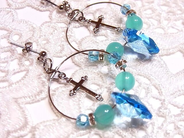 蒼い海に浮かぶハートピアス の画像1枚目