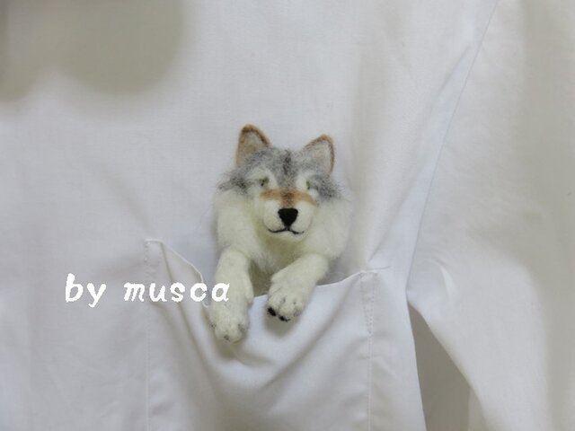 ポケットブローチ<オオカミ>の画像1枚目