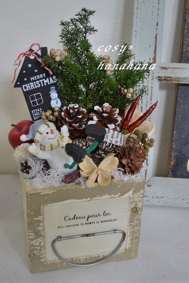 スノーマンと木の実のXmasアレンジの画像1枚目