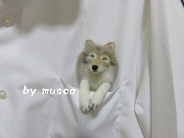 ポケットブローチ<オオカミ>の画像1枚目