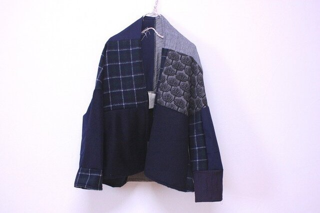 冬仕様のパッチのドロップショルダーカーデの画像1枚目