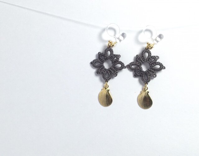 tatting lace earring【shell】の画像1枚目