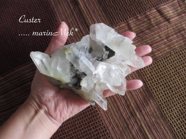 水晶クラスター418g | iichi 日々の暮らしを心地よくするハンドメイド