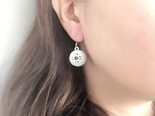 Celtic Pattern Pias Ⅱ(White)(M)--ケルト模様ピアスⅡ(白)(M)の画像1枚目