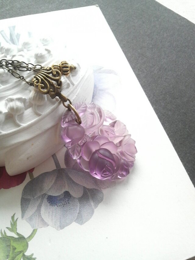 ヴィンテージ Rose/Frost-Purple ネックレスの画像1枚目