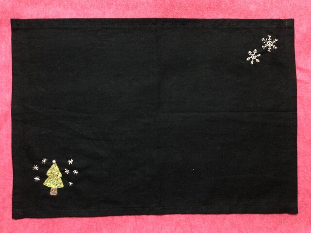 ビーズ刺繍のランチョンマット☆ホワイトクリスマスの画像1枚目