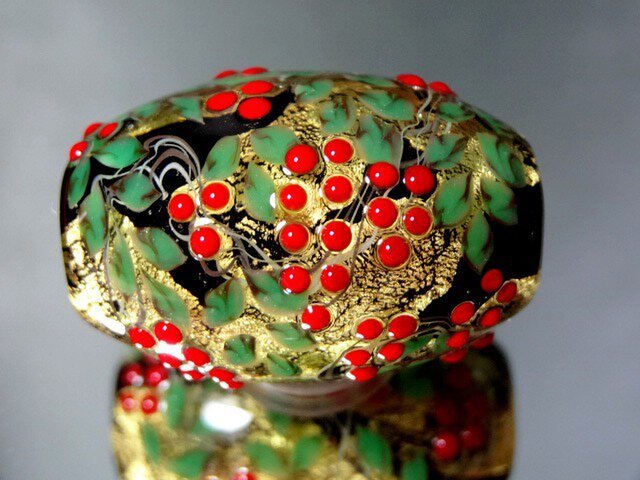 南天のとんぼ玉(ガラス玉)金箔入りの画像1枚目