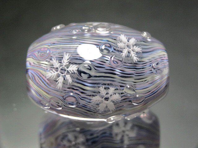 雪の結晶のとんぼ玉(ガラス玉)の画像1枚目