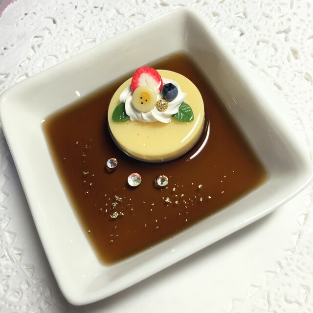 再販♪プリンアラモードケーキのアクセサリートレイの画像1枚目