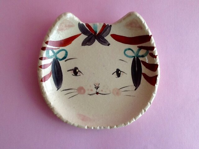 ねこ皿 こけしリボンの画像1枚目