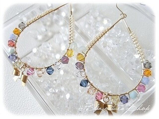 P012カラフルフープピアスGold Ribbonの画像1枚目