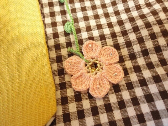 ブックカバー　ハンドメイド　花束刺繍　ピンク　持ち手付き　本カバー クロスステッチ丸花刺繍の新書ブックカバー フラックス ピンク
