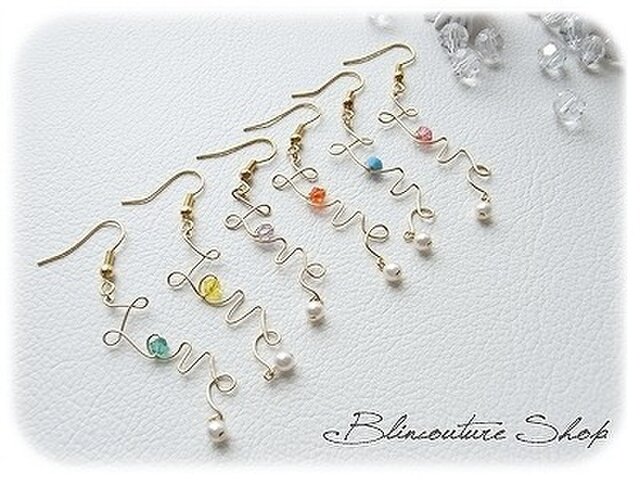 P018レタリングLoveピアス-青とピンク-の画像1枚目