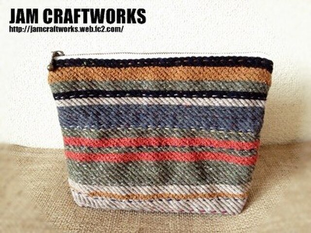 ボーダー刺繍ポーチの画像1枚目