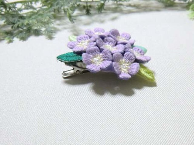 手刺繍ブローチ 薄紫花 Iichi ハンドメイド クラフト作品 手仕事品の通販