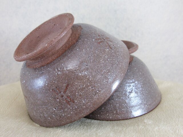 陶器ご飯茶碗（小）赤土・トンボ柄 | iichi 日々の暮らしを心地よく