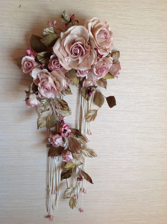 ピンク薔薇斜茎付きリースの画像1枚目