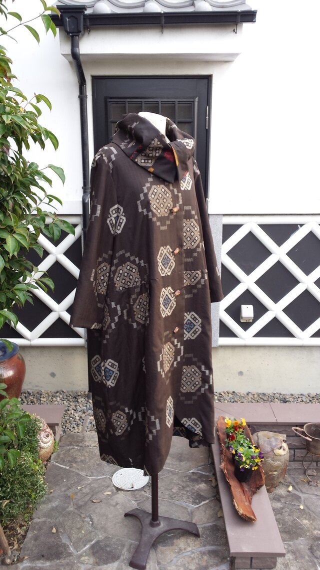 着物リメイク 大島紬を13種類使用した、ケープ風ショートコート 龍郷柄