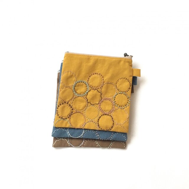 ポーチ[花蕾]辛子色