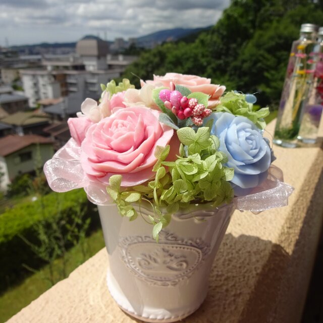 石鹸彫刻 香る花のアレンジメントの画像1枚目