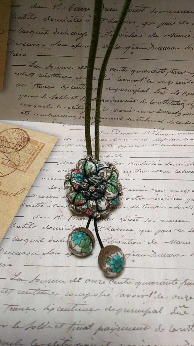 レトロな花模様＊チョーカー風ネックレス