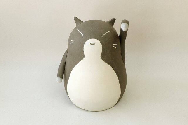 招き猫(大・左手) / 陶器の招き猫、お客さんや友達など人を招くといわれる左手あげの画像1枚目