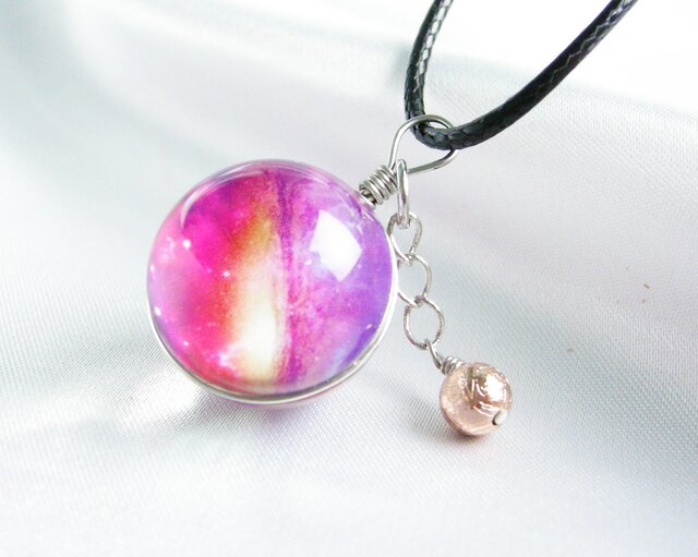 ガラスボールの宇宙の世界とギベオン隕石 ver12 ペンダント