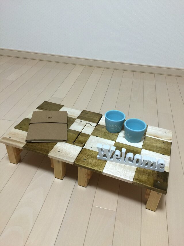 格子模様 琥珀のような艶のパズルテーブル