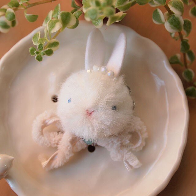 【再販】ふんわりブローチ＊雪白うさぎと氷のカケラ
