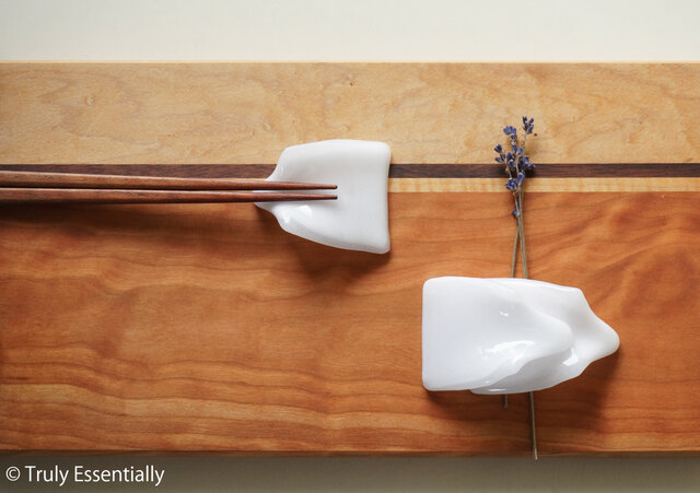 4個セット】 ○ 白色ガラスの箸置き - 「 KAZEの肌 」 | iichi 日々の