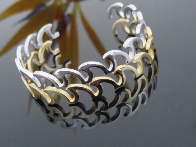Wave Crown Bangle 波モチーフのバングル | iichi 日々の暮らしを
