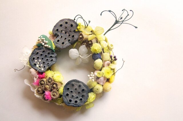 wreath-bee pollen 3の画像1枚目