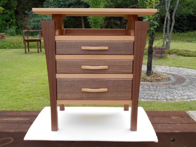 無垢材で作った引き出し(受注製作品)の画像1枚目