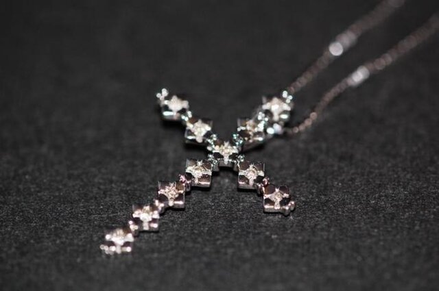 お値下げ中　k18WG ダイヤモンド クロスネックレス 楽天市場】K18WG【1.0ct】ダイヤモンド クロス ネックレス