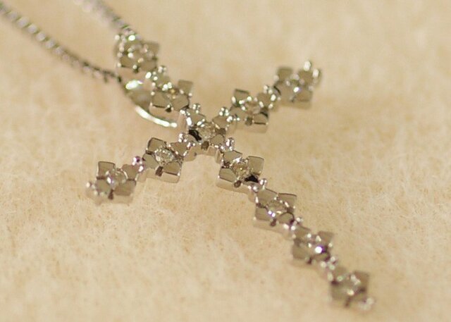 K18WG ホワイトゴールド 小さめクロス 十字架 ダイヤモンド0.06ctピアス 誕生日 ジュエリー アクセサリー プレゼント