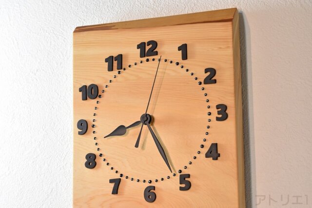 木目が美しい木曽檜の節が揺れるインテリア振り子時計【クオーツ時計