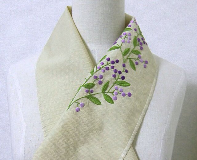 手刺繍の半襟　紫織庵 手刺繍半襟＊紫の実 | iichi 日々の暮らしを心地よくする