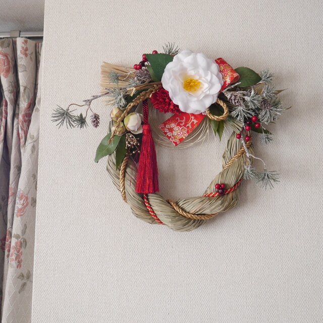 白椿のしめ縄飾り | iichi 日々の暮らしを心地よくするハンドメイドや