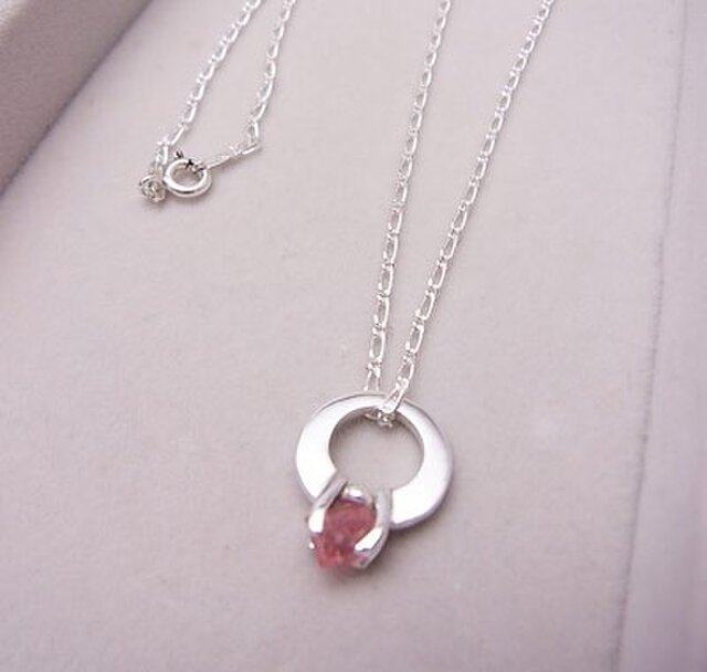 ピンクスピネルの結晶リングペンダント | iichi 日々の暮らしを